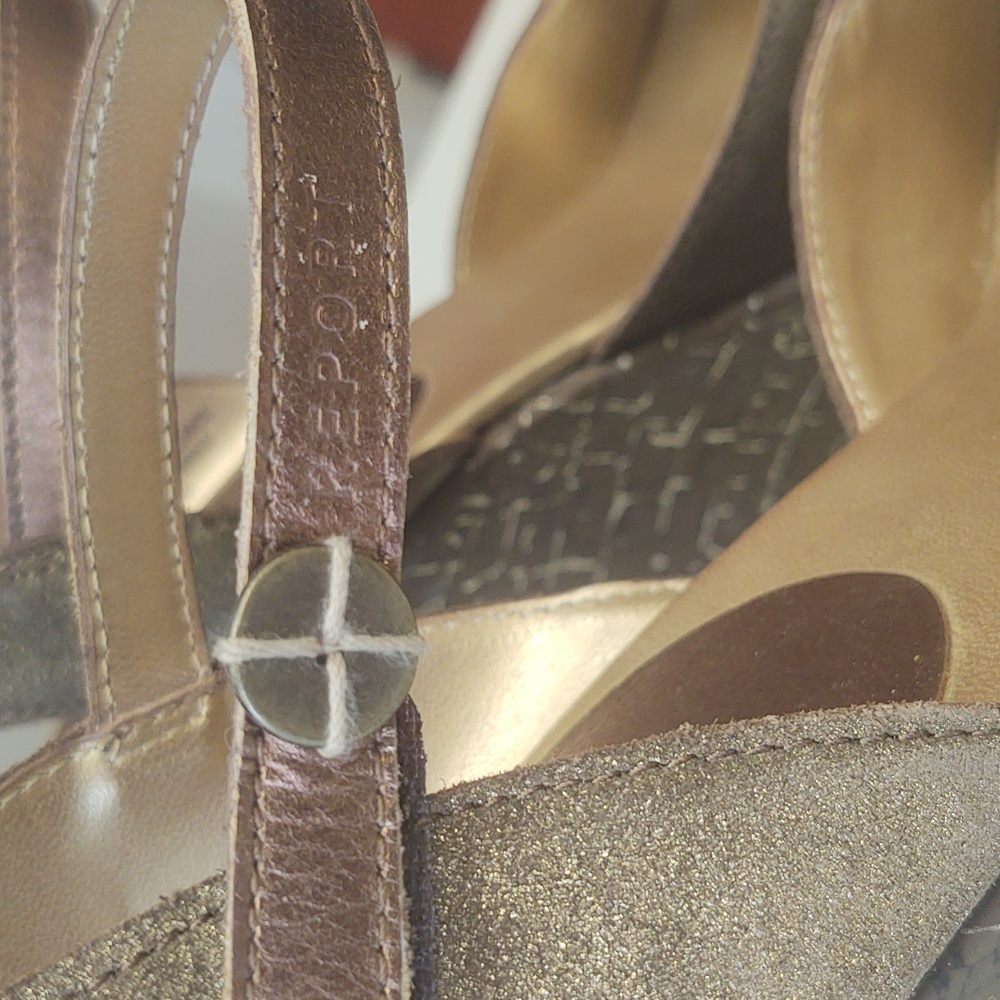 Preloved Report Metallic Bronze Wedge Sandals Size 9 - Picture 9 of 9